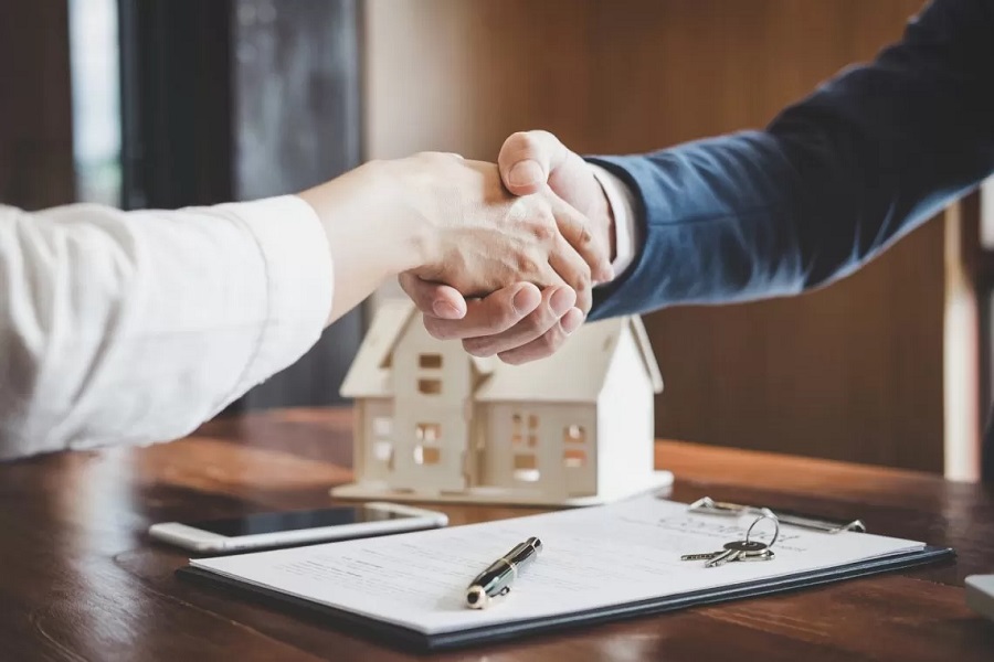 real estate lawyer